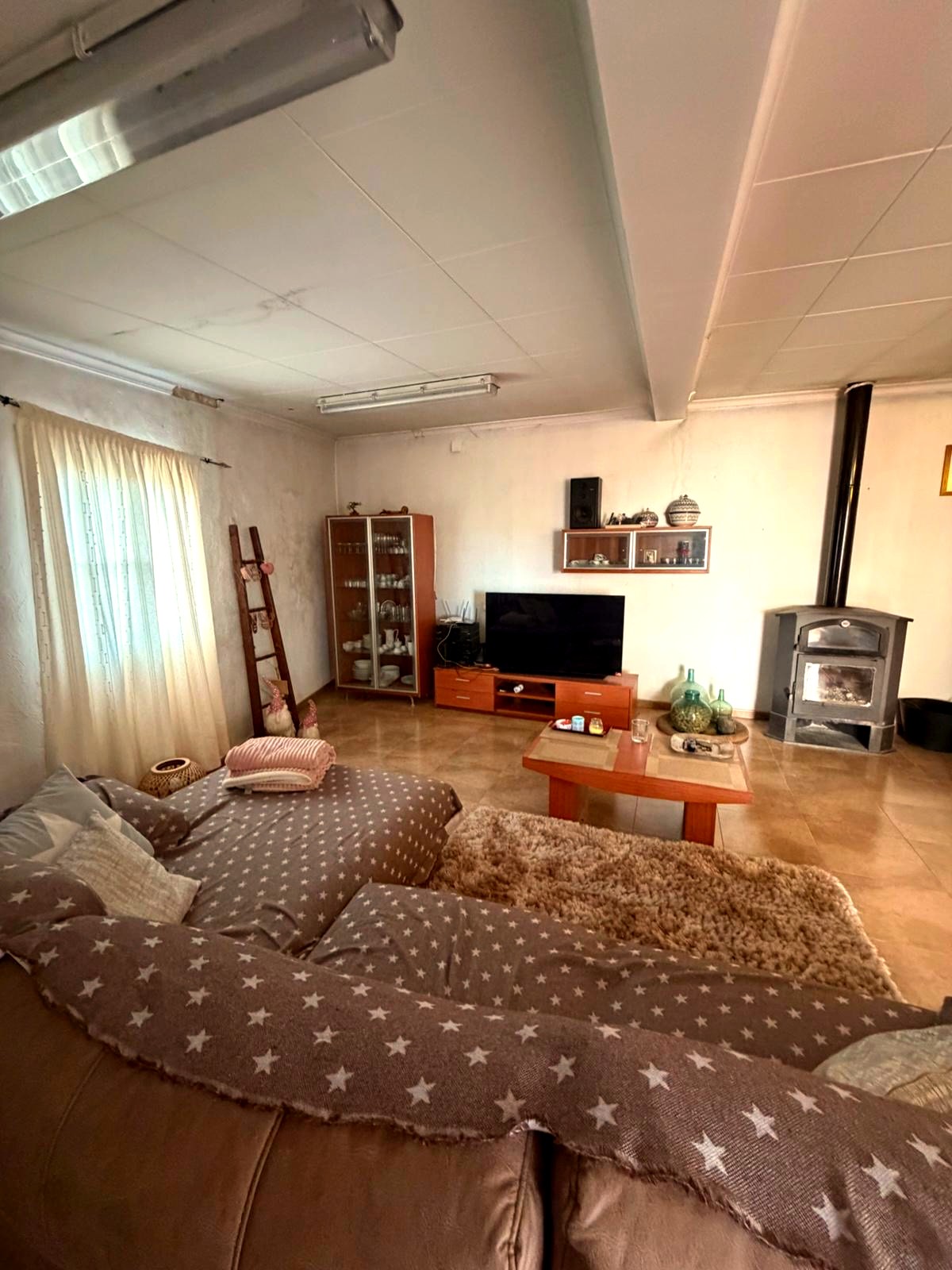 Casa Naturalesa — salón con TV